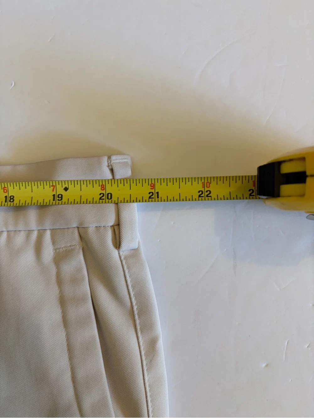 Peter Millar Crown Sport Men's Beige Chino Shorts Flat Front w/ Pockets